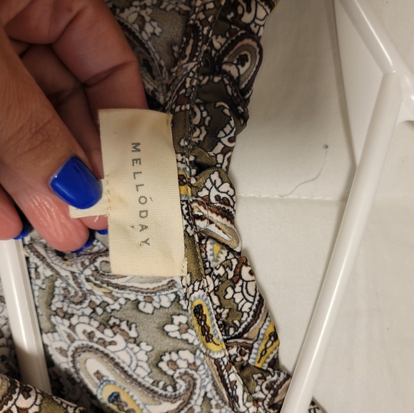 Dress. - Picture 3 of 4